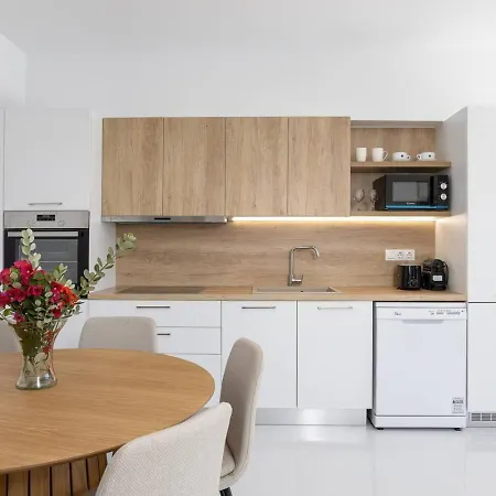 Stylish Vianello With Heated Pool And Bbq, Near העיירה רתימנו