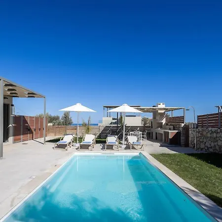 וילה Stylish Vianello With Heated Pool And Bbq, Near העיירה רתימנו