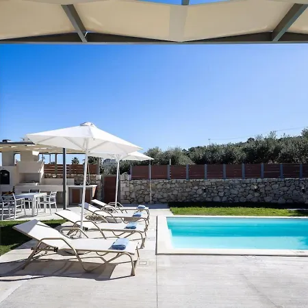 Stylish Vianello With Heated Pool And Bbq, Near וילה