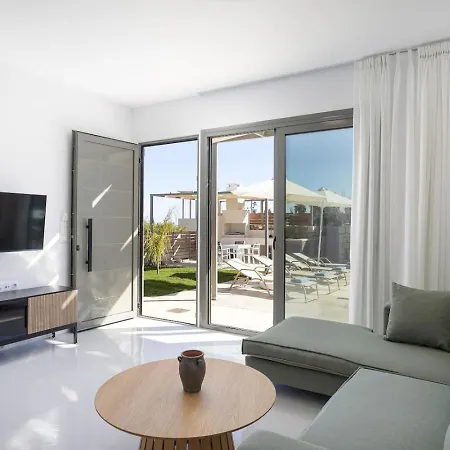 Stylish Vianello With Heated Pool And Bbq, Near וילה *