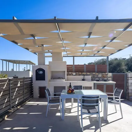 וילה Stylish Vianello With Heated Pool And Bbq, Near העיירה רתימנו