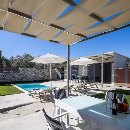 Stylish Vianello With Heated Pool And Bbq, Near