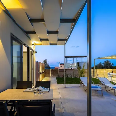 Stylish Vianello With Heated Pool And Bbq, Near וילה העיירה רתימנו