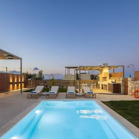 Stylish Vianello With Heated Pool And Bbq, Near וילה