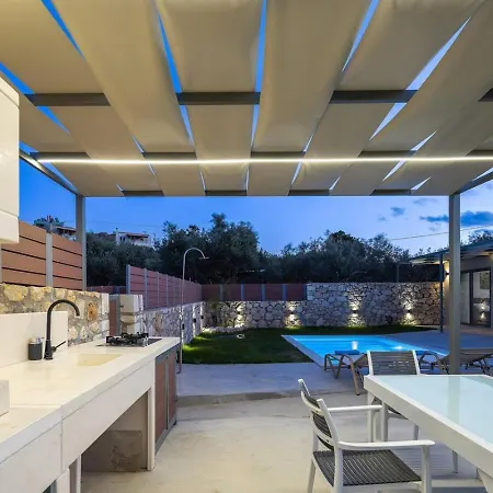 Stylish Vianello With Heated Pool And Bbq, Near העיירה רתימנו