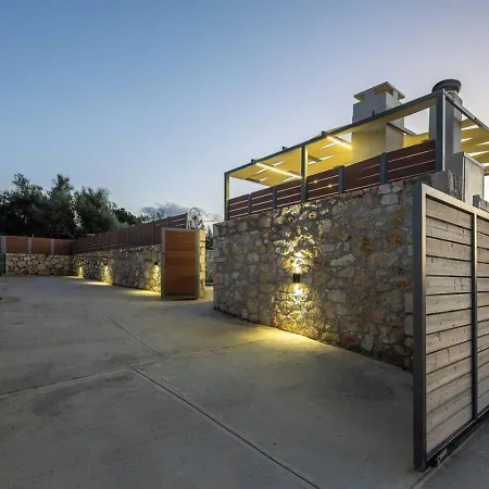 וילה Stylish Vianello With Heated Pool And Bbq, Near *